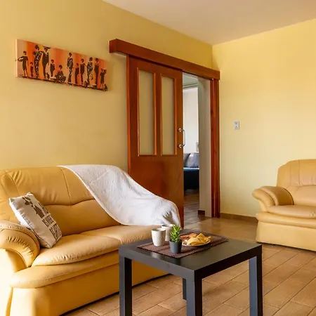 Gold Feathers Apartman