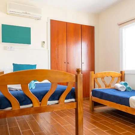 Gold Feathers Apartment